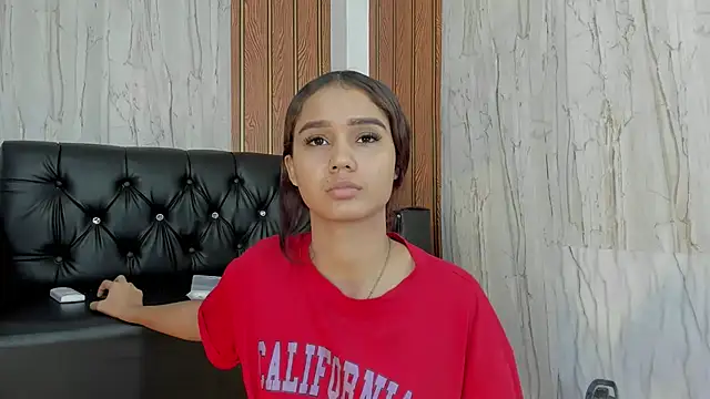 Snapshot of MarianaManzur chatting on 10-28-25, 02:59 MarianaManzur online show from 10-28-25, 02:59