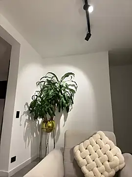 Snapshot of EllaSanz_ chatting on 01-05-25, 02:49 EllaSanz online show from 01-05-25, 02:49