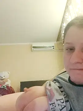 Snapshot of CumCpl chatting on 11-14-25, 09:35 CumCpl online show from 11-14-25, 09:35