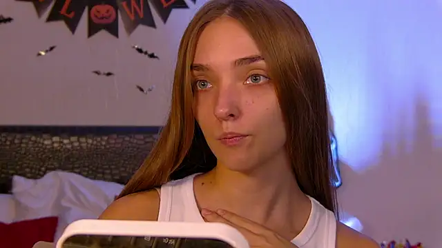 VirginieCruz online show from 10-28-25, 07:27