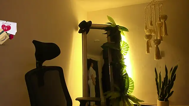 Snapshot of Mala_Bad chatting on 02-10-25, 11:46 Mala Bad online show from 02-10-25, 11:46