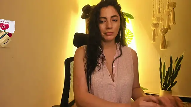 Snapshot of Mala_Bad chatting on 02-13-25, 12:43 Mala Bad online show from 02-13-25, 12:43