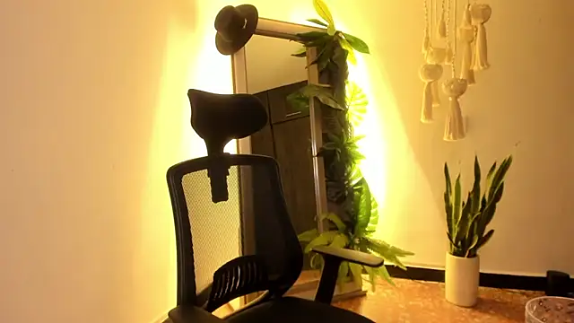 Snapshot of Mala_Bad chatting on 03-11-25, 04:29 Mala Bad online show from 03-11-25, 04:29