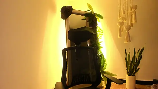 Snapshot of Mala_Bad chatting on 03-12-25, 04:56 Mala Bad online show from 03-12-25, 04:56