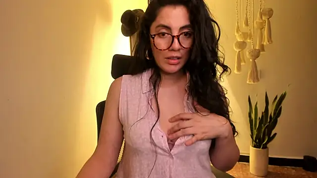 Snapshot of Mala_Bad chatting on 03-13-25, 04:01 Mala Bad online show from 03-13-25, 04:01