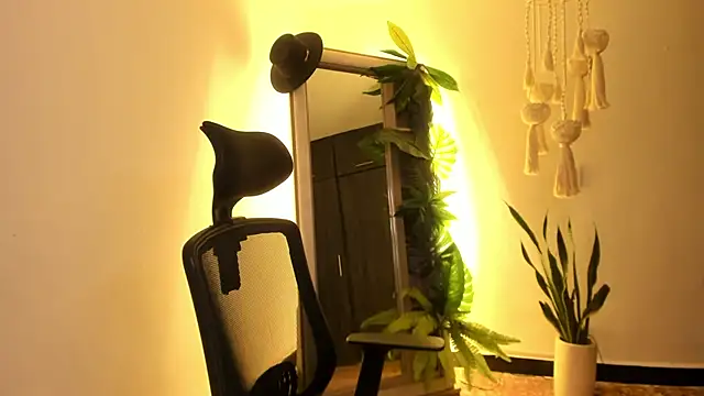 Snapshot of Mala_Bad chatting on 03-20-25, 02:21 Mala Bad online show from 03-20-25, 02:21