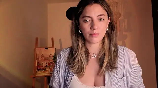 Snapshot of Mala_Bad chatting on 10-22-25, 02:39 Mala Bad online show from 10-22-25, 02:39