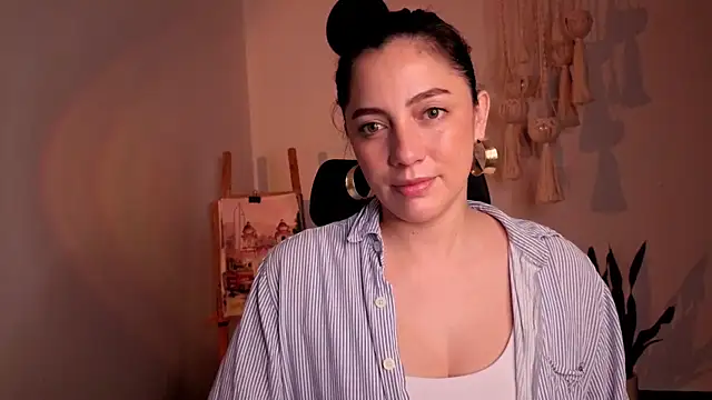 Snapshot of Mala_Bad chatting on 12-21-25, 03:41 Mala Bad online show from 12-21-25, 03:41