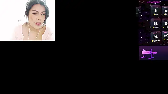 sarah escobar  online show from 10-20-25, 01:11