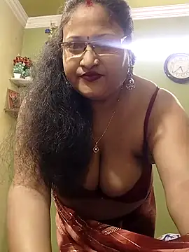 Snapshot of Mona_love143 chatting on 11-12-25, 12:05 Mona love143 online show from 11-12-25, 12:05