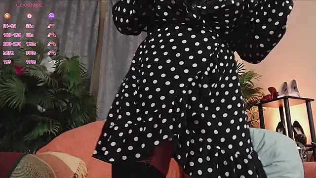 Snapshot of KarinaRoge chatting on 02-18-25, 07:09 KarinaRoge online show from 02-18-25, 07:09