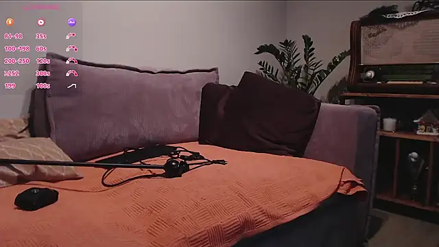 Snapshot of KarinaRoge chatting on 03-14-25, 11:32 KarinaRoge online show from 03-14-25, 11:32