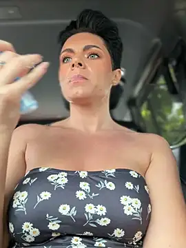 Snapshot of LukeLouHarvey chatting on 02-12-26, 04:18 LukeLouHarvey online show from 02-12-26, 04:18