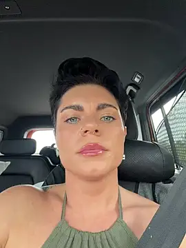 Snapshot of LukeLouHarvey chatting on 02-19-26, 06:31 LukeLouHarvey online show from 02-19-26, 06:31