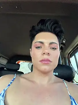 Snapshot of LukeLouHarvey chatting on 03-10-26, 04:28 LukeLouHarvey online show from 03-10-26, 04:28