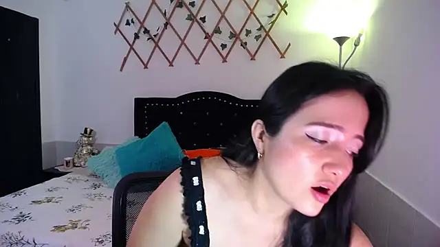 Snapshot of naughty_girl_4u chatting on 10-24-25, 07:32 naughty girl 4u online show from 10-24-25, 07:32