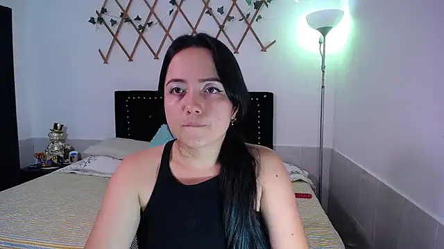 Snapshot of naughty_girl_4u chatting on 11-21-25, 08:07 naughty girl 4u online show from 11-21-25, 08:07