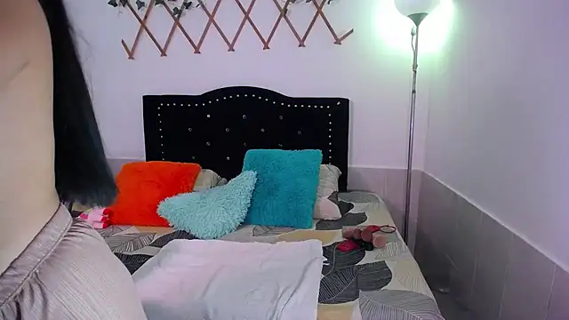 Snapshot of naughty_girl_4u chatting on 11-24-25, 04:18 naughty girl 4u online show from 11-24-25, 04:18