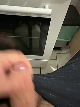 Snapshot of DauerGeilDaddy chatting on 02-10-26, 06:01 DauerGeilDaddy online show from 02-10-26, 06:01