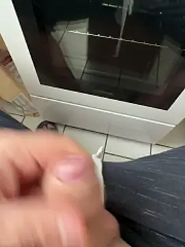 Snapshot of DauerGeilDaddy chatting on 03-08-26, 03:27 DauerGeilDaddy online show from 03-08-26, 03:27