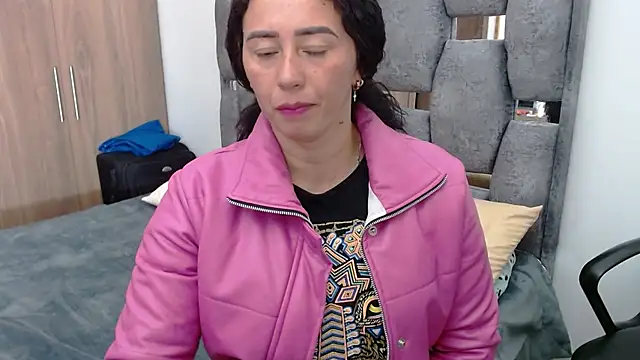 sara hott 1 online show from 02-21-25, 09:54