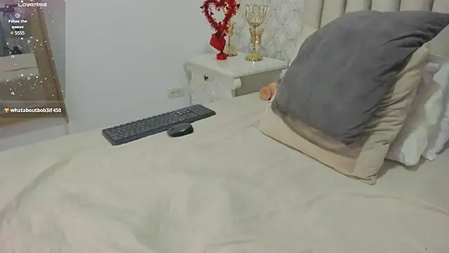 Snapshot of Pia_Johnson_ chatting on 02-15-25, 05:51 Pia Johnson online show from 02-15-25, 05:51