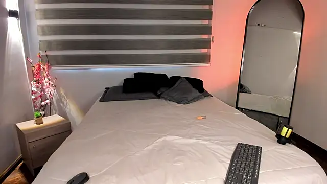 MERIDA TAYLOR online show from 10-29-25, 01:13