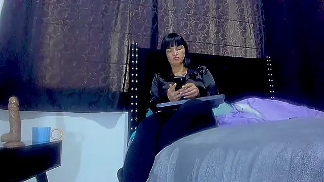 Snapshot of amareto_queen chatting on 09-30-25, 08:25 amareto queen online show from 09-30-25, 08:25