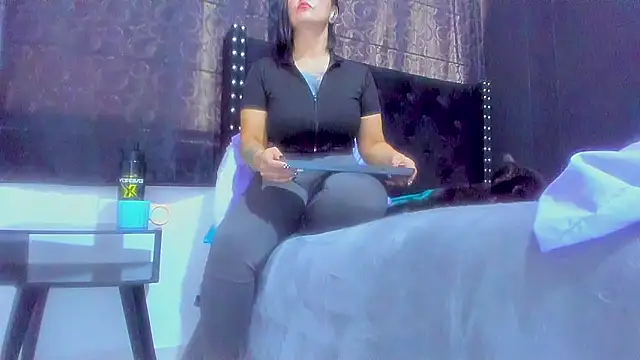 Snapshot of amareto_queen chatting on 10-19-25, 07:14 amareto queen online show from 10-19-25, 07:14
