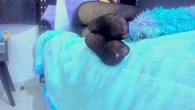 amareto queen online show from 10-31-25, 10:22