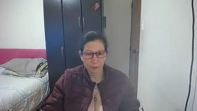 Snapshot of latin49 chatting on 06-12-26, 04:33 latin49 online show from 06-12-26, 04:33