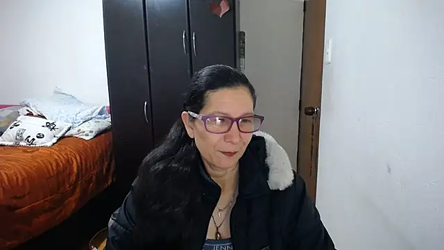 Snapshot of latin49 chatting on 07-14-26, 04:28 latin49 online show from 07-14-26, 04:28