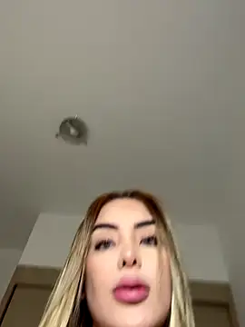 Snapshot of mi_suk11 chatting on 10-19-25, 07:03 mi suk11 online show from 10-19-25, 07:03