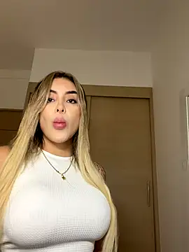 Snapshot of mi_suk11 chatting on 11-27-25, 05:26 mi suk11 online show from 11-27-25, 05:26