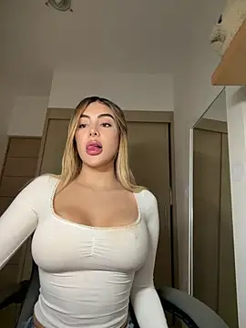 Snapshot of mi_suk11 chatting on 03-02-26, 08:37 mi suk11 online show from 03-02-26, 08:37