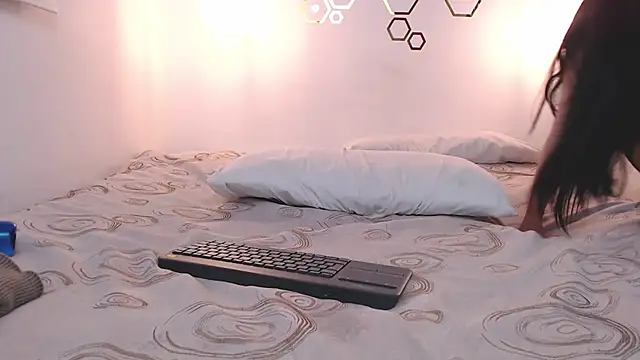 adriscute online show from 03-17-25, 08:18