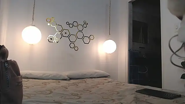 adriscute online show from 03-18-25, 04:26