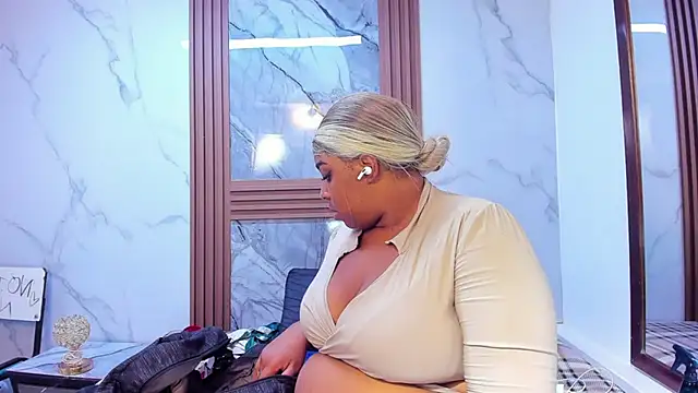 Snapshot of HannyMansonh chatting on 02-13-25, 03:39 HannyMansonh online show from 02-13-25, 03:39