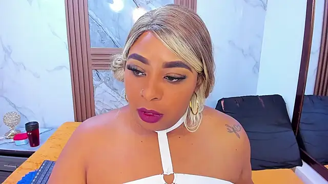 Snapshot of HannyMansonh chatting on 03-07-25, 06:35 HannyMansonh online show from 03-07-25, 06:35