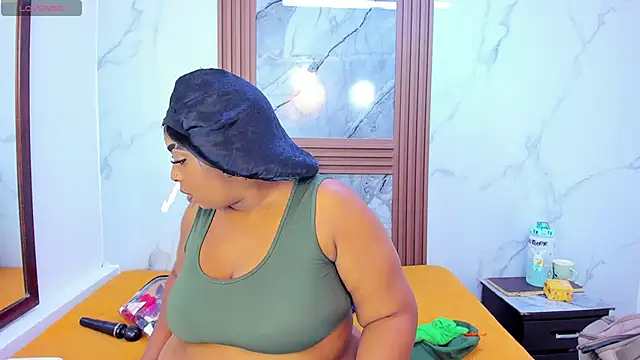 Snapshot of HannyMansonh chatting on 10-22-25, 04:02 HannyMansonh online show from 10-22-25, 04:02