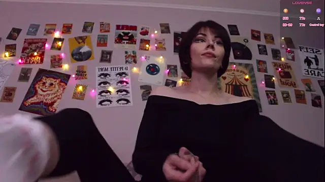 Snapshot of Luna_Blake chatting on 06-18-26, 05:06 Luna Blake online show from 06-18-26, 05:06