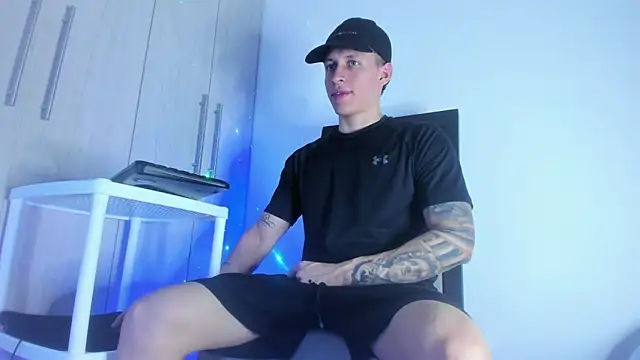 Snapshot of enzo_bvlgari chatting on 03-01-25, 04:04 enzo bvlgari online show from 03-01-25, 04:04