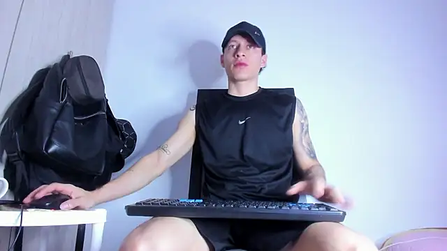 Snapshot of enzo_bvlgari chatting on 03-01-26, 02:30 enzo bvlgari online show from 03-01-26, 02:30