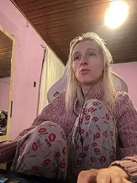 Snapshot of bunnydark00 chatting on 09-11-25, 12:33 bunnydark00 online show from 09-11-25, 12:33