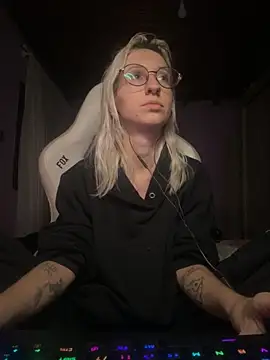 Snapshot of bunnydark00 chatting on 09-28-25, 12:05 bunnydark00 online show from 09-28-25, 12:05