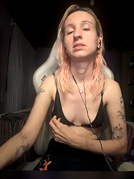 Snapshot of bunnydark00 chatting on 10-12-25, 04:33 bunnydark00 online show from 10-12-25, 04:33