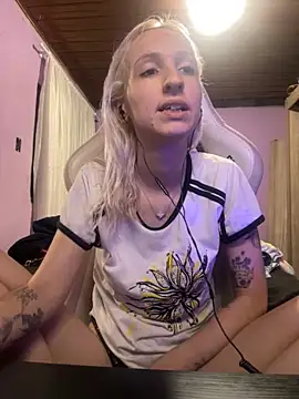 Snapshot of bunnydark00 chatting on 10-25-25, 03:58 bunnydark00 online show from 10-25-25, 03:58