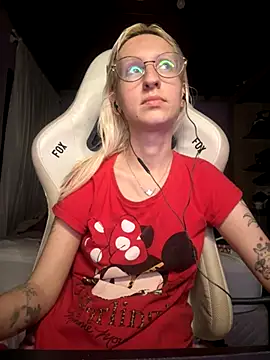 Snapshot of bunnydark00 chatting on 11-15-25, 02:53 bunnydark00 online show from 11-15-25, 02:53