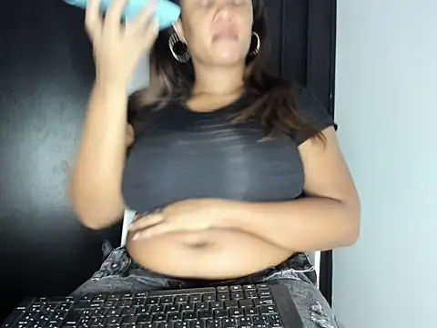 Snapshot of ashanty_1012 chatting on 01-16-25, 11:59 ashanty 1012 online show from 01-16-25, 11:59