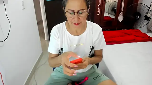 Snapshot of jademartin_ chatting on 03-17-25, 08:40 jademartin online show from 03-17-25, 08:40